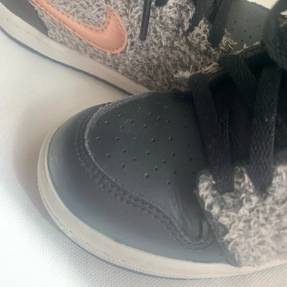 Adorable Fuzzy Air Jordan with Rose gold Nike logo Toddler size 9 toddler - Picture 4 of 11